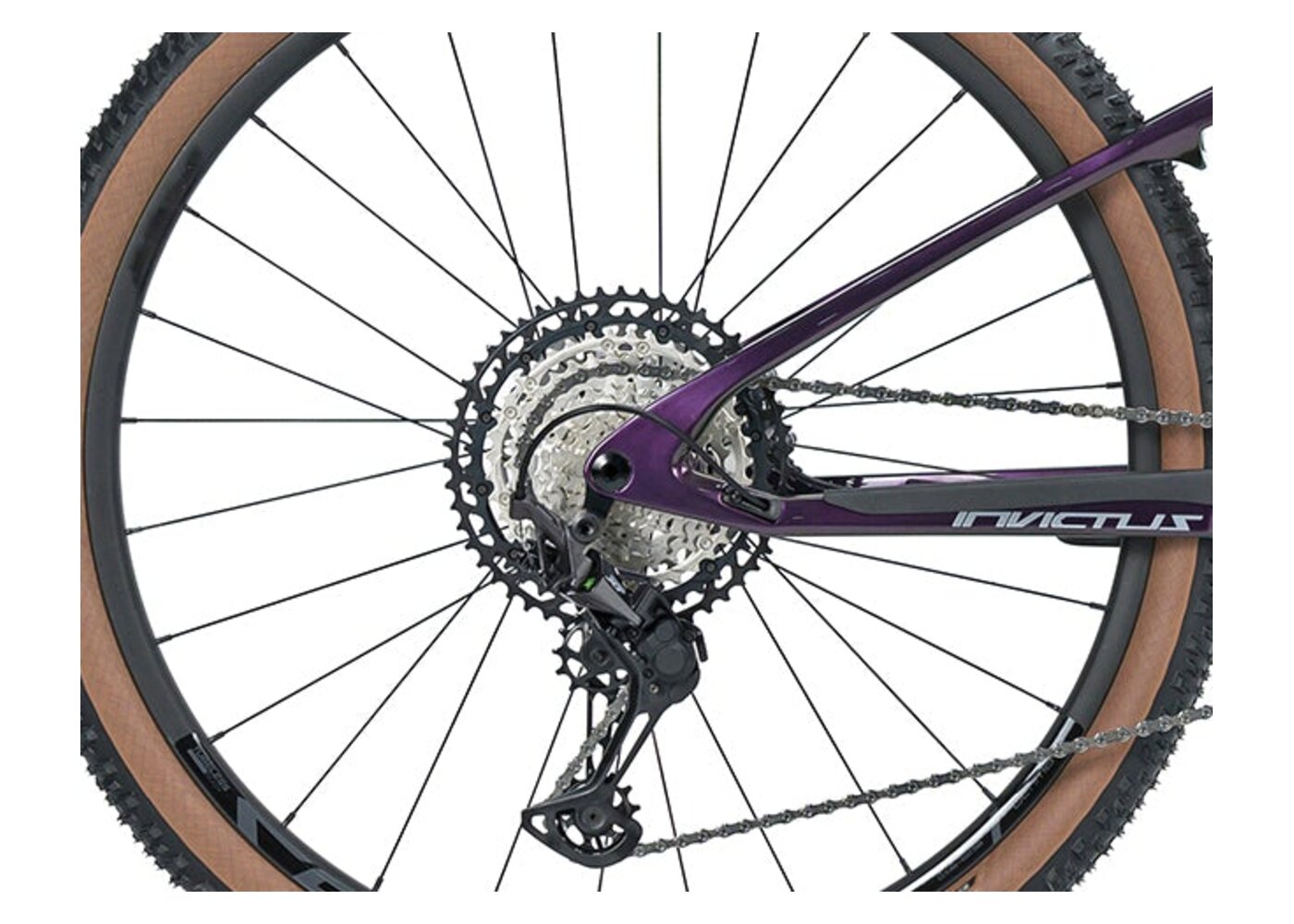 Detalhe do dropout traseiro da Sense Invictus Evo G2, com o seatstay sem pivô destacado