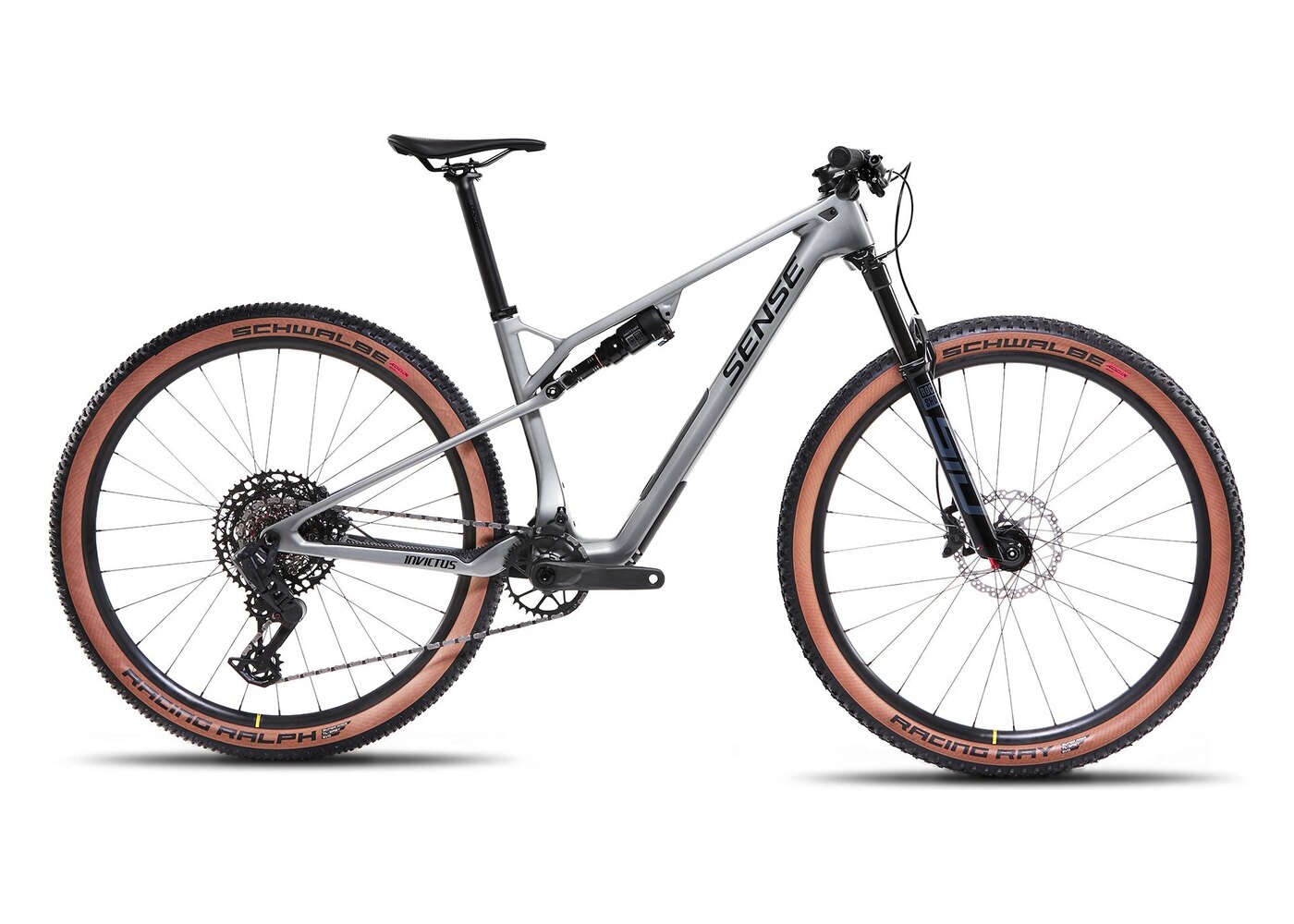 Sense Invictus G3 Pro de perfil, com o amortecedor horizontal sob o top tube destacado